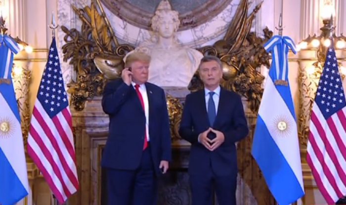 G20de çeviriyi beğenmeyen Trump, kulaklığını yere fırlattı G20de çeviriyi beğenmeyen Trump, kulaklığını yere fırlattı
