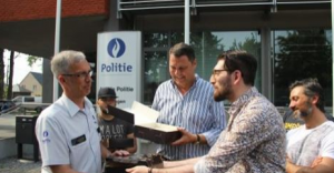 Belçika’nın Limburg eyaletinde bir grup Türk asıllı vatandaş, provokasyona gelerek Hizmet Hareketi’nin kurumlarına saldırmıştı. Saldırıya katılanlardan bazıları ve sp.a üyesi Ahmet Koç taşkınlıklardan dolayı özür dilemişti.