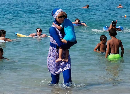 Burkini yasağı Sarkozy’ye yaradı