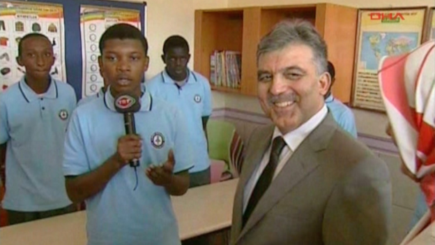  Eski Cumhurbaşkanı Abdullah Gül, 2009'da Nairobi'deki Light Academy'nin resmi açılış törenine katılmıştı. 