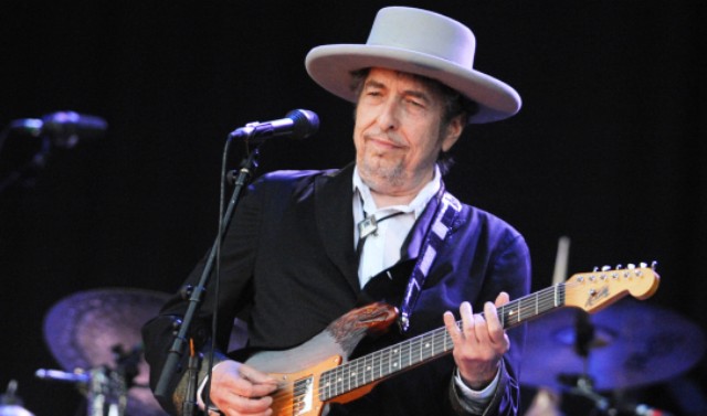 Nobel Komitesi şaşırttı, Edebiyat ödülü Amerikalı şarkıcı Bob Dylan’a verildi