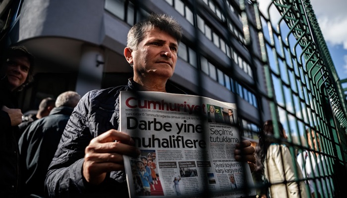 Cumhuriyet Gazetesi’ne ‘darbeyi meşrulaştırma’ baskını [Tr724 e-GAZETE MANŞET]