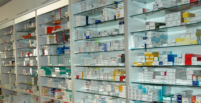 400 eczaneye ‘darbe’ bahaneli darbe