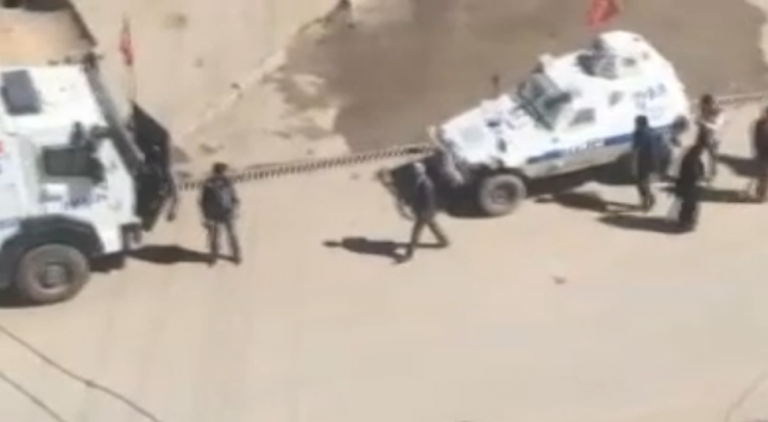 Hakkari’de polis aracından açılan ateşle 4 kişi öldü
