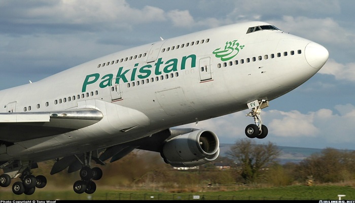 Pakistan’da yolcu uçağı düştü