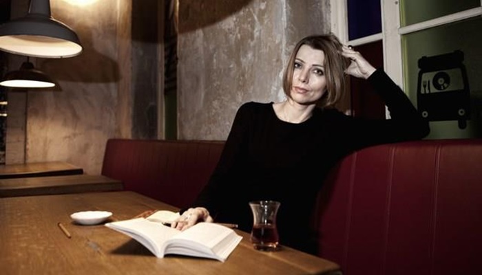 Elif Şafak: Benim Türkiyem de anneannem gibi öldü!