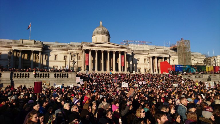 Kadınlar Washington, Londra, Paris, Barselona ve Nairobi’de Trump’a karşı sokakta