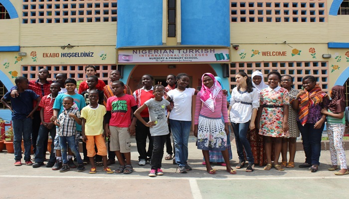 Nijerya’da kaçırılan Türk öğretmen ve okul personeli, öğrencilerine böyle kavuştu