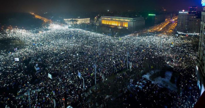 Romanya'da yolsuzluk yasası halkı sokağa döktü. FOTO: Dan Mihai Balanescu