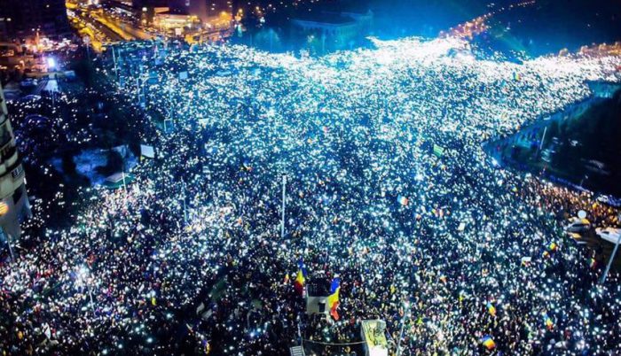 Romanya yolsuzluk protesto
