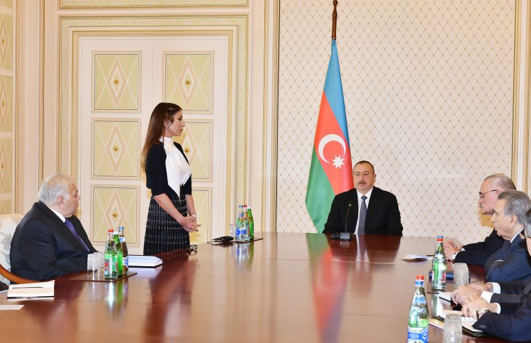 Aliyev kararnameyi imzaladı, eşi Mihriban Aliyeva’yı yardımcısı oldu