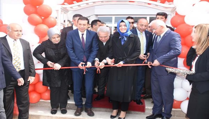 ‘Hırsızlığın sınırı yok, Bakan Kaya benim yaptığım ve 3 yıldır faaliyette olan huzurevinin açılışını yapmış’