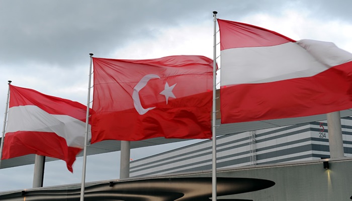 Yüzde 73 ‘Evet’ diyen Avusturya’da, para cezasını duyan ‘Türklük’ten çıkmak için işlem başlatıyor!