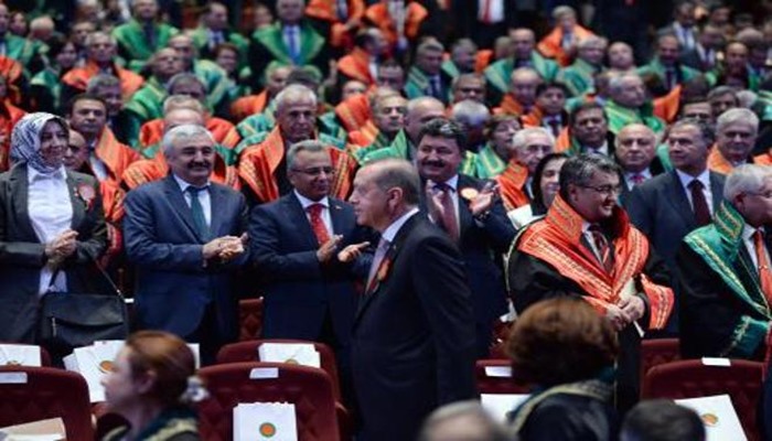 “AKP, son atamalarla mahkemeleri ilçe başkanlığına çevirdi: 900 hakimin 800’ü AKP’li”