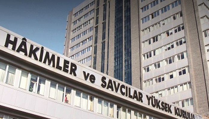 Gazetecileri ‘retweetten’ tutuklayınca terfi alan hakim, serbest bırakınca açığa alındı!