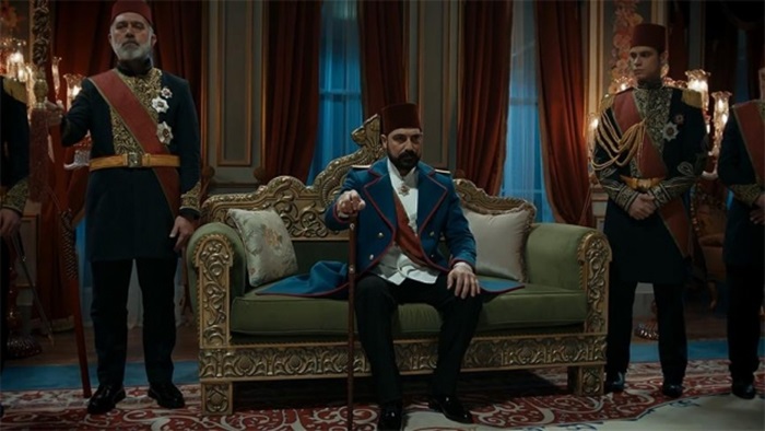 “Erdoğan’ın bütün konuşmalarını önünüze koyun, söylediklerini senaryoda bir yerlere yerleştirin”