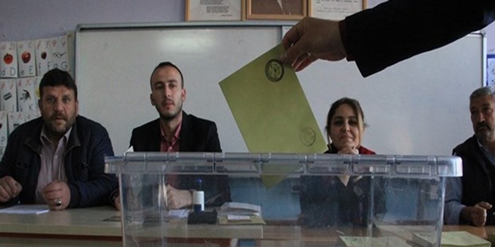 Türkiye için kritik gün, referandum için tüm Türkiye’de oy verme işlemi başladı!