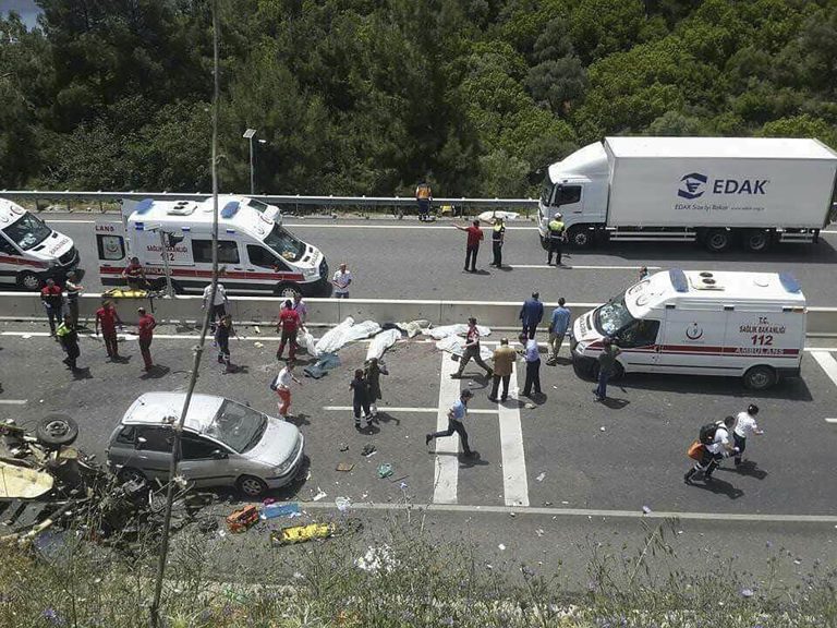 Marmaris’te korkunç kaza tur midibüsü devrildi: 24 kişi öldü