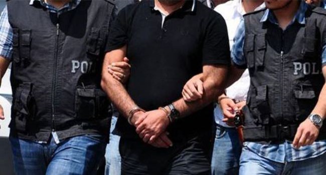 Hukuksuz operasyonların adresi İstanbul, Ankara, İzmir: Öğretmen, avukat, bakanlık çalışanı 165 gözaltı