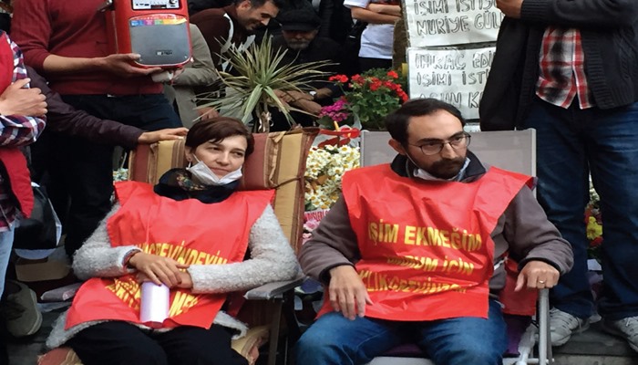 Açlık grevindeki KHK mağdurları devlet zoruyla hastaneye kaldırıldı