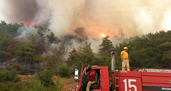 İzmir’de 2 gündür devam eden yangın söndürülemiyor!