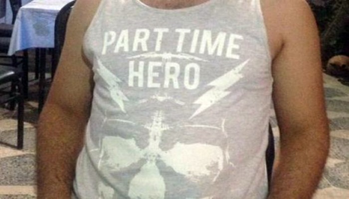 Köyde çalışırken ‘Part Time Hero’ yazılı tişört giyen vatandaşa jandarma operasyon yaptı!