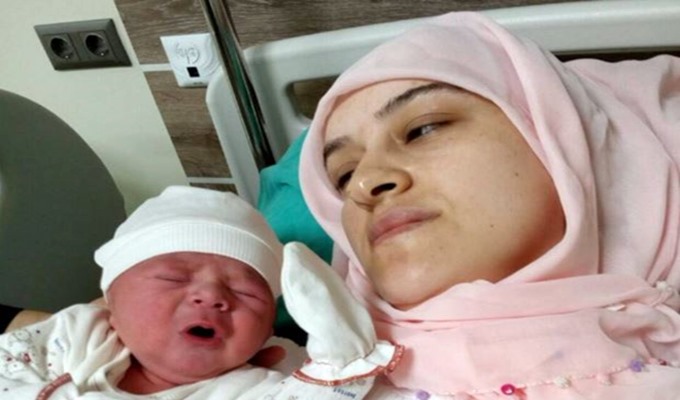 Yasemin öğretmen 3 günlük bebeği ile gözaltına alındı