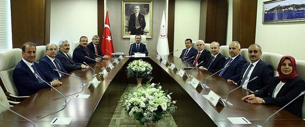 Yeni HSK’tan ‘kullan at’ kararnamesi; kritik isimler sürüldü!
