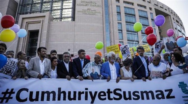 Cumhuriyet davası öncesi büyük tepki: Erdoğan, Türkiye’yi gazetecilere cehenneme dönüştürdü