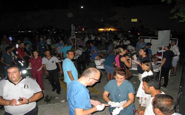 Ege’de 6.3 büyüklüğünde deprem; 2 kişi hayatını kaybetti, 90 yaralı