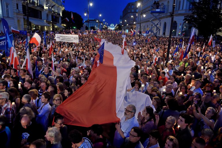 Polonya halkı yargı bağımsızlığı için sokaklarda; AB ve ABD uyardı [GALERİ]