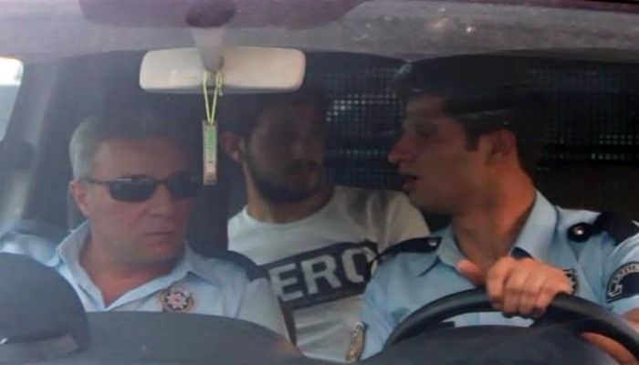 Polis, sokakta ‘HERO’ yazan tişörtlerin peşinde!