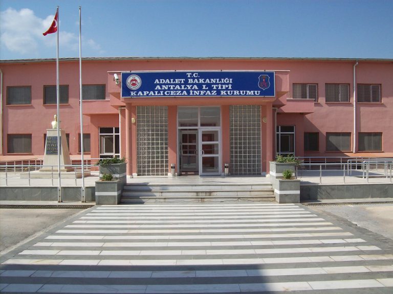Su verilmeyen Antalya cezaevindeki tutuklular işkenceyi anlattı: Vücudumuzda yaralar oluştu​