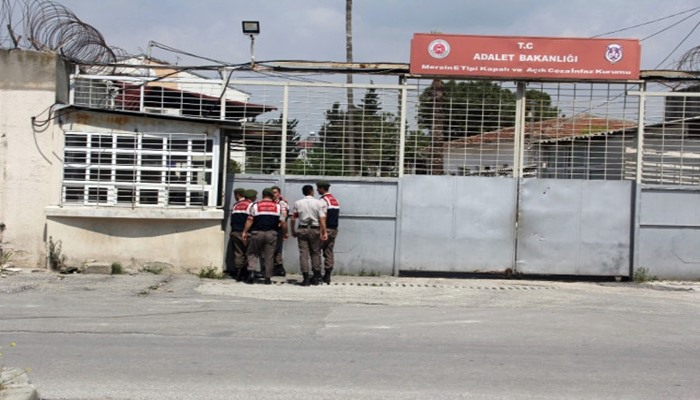 Tutuklu siyasetçilerin saçları zorla kazıyan gardiyanlar teşhis edildi, savcı takipsizlik verdi