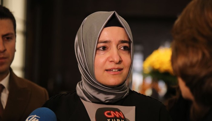 Aile Bakanı, tişörtlerini tankın egzozuna tıkayanları ‘inovasyon’ örneği gösterdi, sosyal medya yıkıldı!