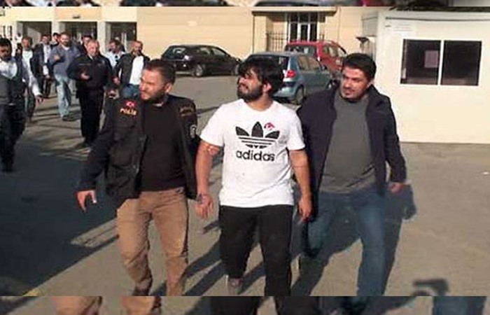 Bir öğrenciyi öldürdü, 2’sini yaraladı; polisin yanında elini kolunu sallayarak gitti!