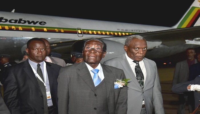 Dünyanın en yaşlı lideri Mugabe istifa mı ediyor?