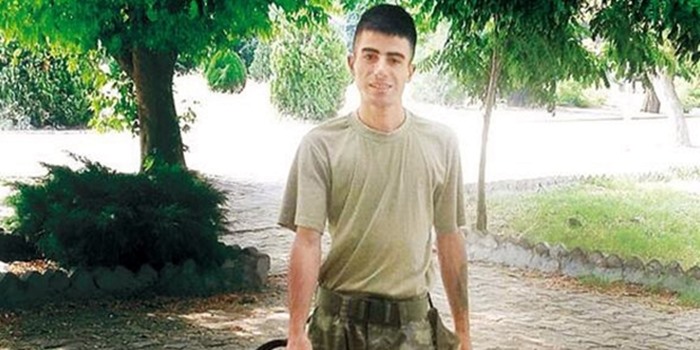 Annesiyle telefonda konuştuğu için komutanının miğferle kafasına vurduğu asker öldü