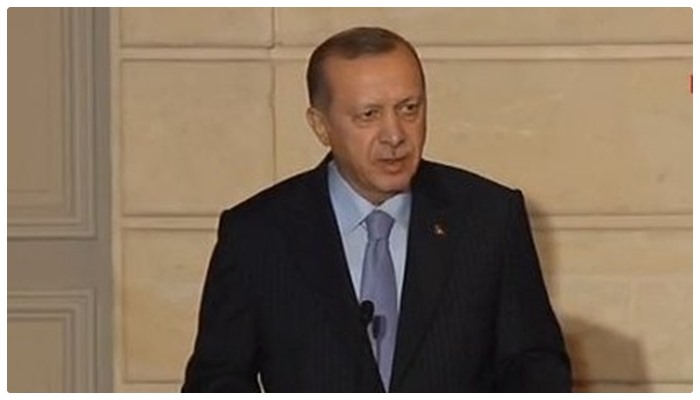 Fransız gazeteci silahları sordu; Erdoğan iddiayı zımmen doğruladı: ‘Fetöcü’ ağzıyla konuşuyorsun, taşıma işi istihbaratçıların görevi