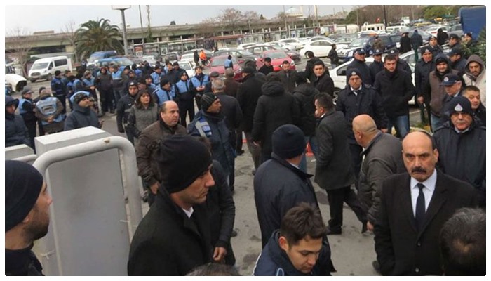 AKP’li büyükşehir belediyesi, CHP’li Kadıköy Belediyesi’nin otoparkına TOMA ve polislerle el koydu