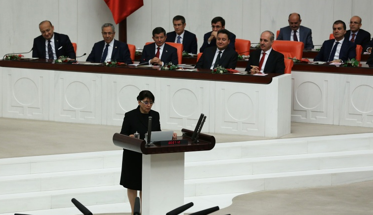 24 yıl sonra aynı manzara: HDP’li Leyla Zana’nın vekilliği düştü