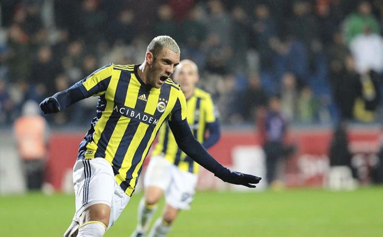 Fenerbahçe lider Başakşehir’den 3 puanı 2 golle aldı