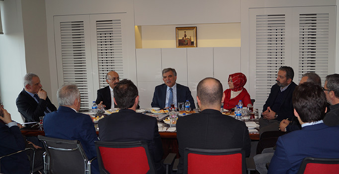 “Ekibi ile televizyon kurma hazırlığında” iddialarına Gül’den açıklama