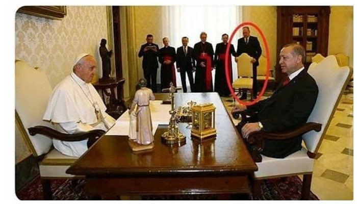 Yandaşlar olmayan sandalyeden ‘kahramanlık’ hikayesi çıkardı