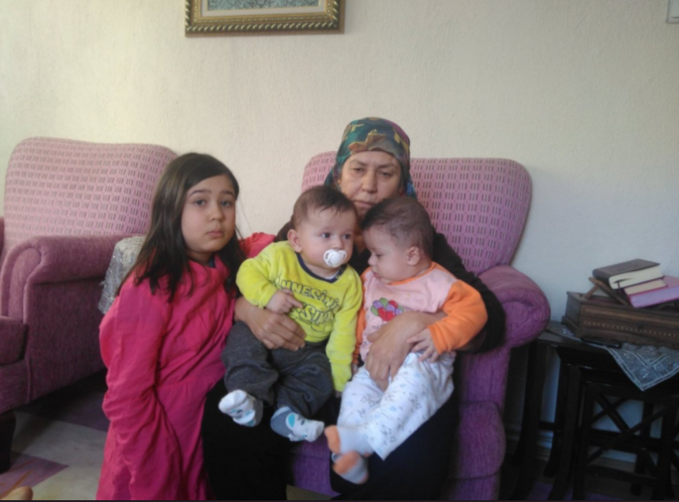 Zulüm, 6 aylık ikizlere uzandı; anne babaları tutuklanınca ablalarıyla babaanneye emanet kaldılar
