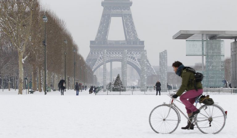 Avrupa karakışa teslim, Paris kar altında
