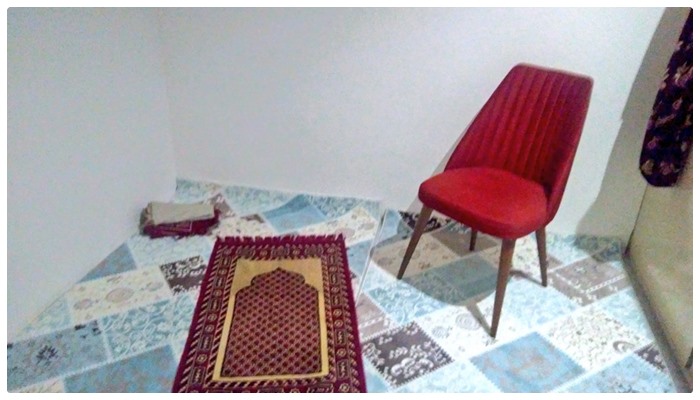 “Burası öyle sıradan bir mescid değil; suçsuzluğumuzu herkesin bildiği ama dile getirmediğini anladığım mescid”