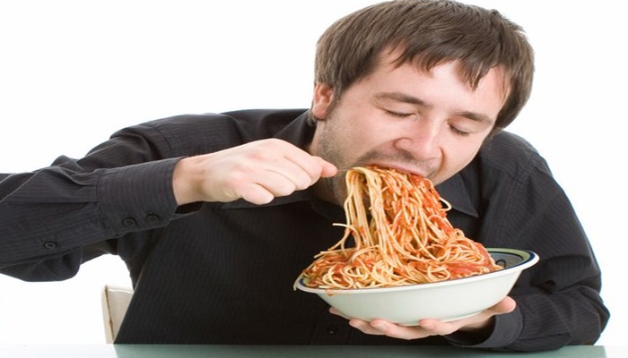 Çiğnemeden yutuyorsanız, sağlıklı besleniyorum diye kendinizi avutmayın!