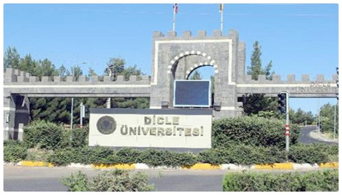 Dicle Üniversitesi’nden çalışanlarına: “Erdoğan’ın programına katılımlarınızı fotoğrafla ispat etmezseniz kadro yapılmayacak!”