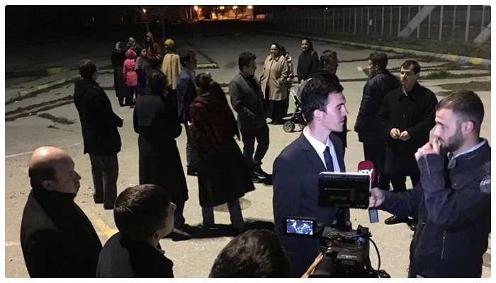 Kosova’da MİT’in kaçırdığı öğretmenler havaalanına böyle getirildi